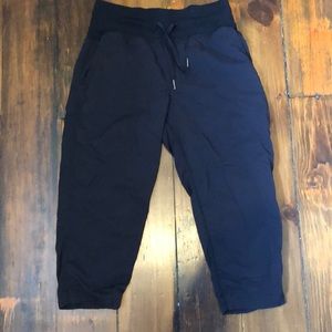 Lululemon Cropped leisure pants